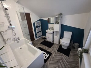 Bathroom - Park Place 3 Bedroom House (North Northamptonshire)
