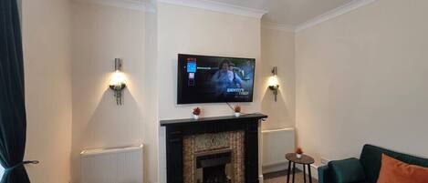 TV, fireplace