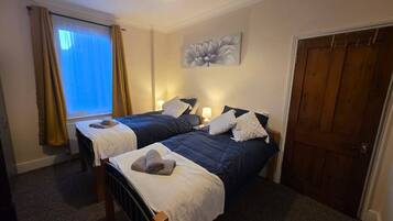 Iron/ironing board, WiFi, bed sheets