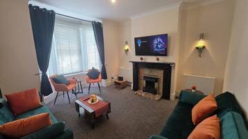 TV, fireplace