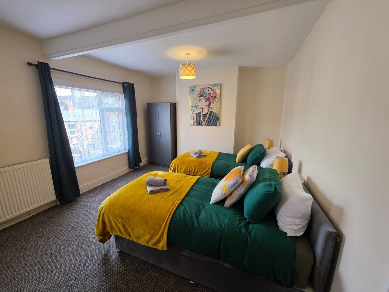 3 bedrooms, iron/ironing board, WiFi, bed sheets