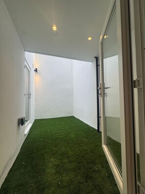 Interior - The Oakley Residence - Garden View Apartment (1) (London)