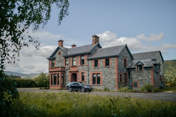 Exterior - Dun Aluinn  (Aberfeldy)