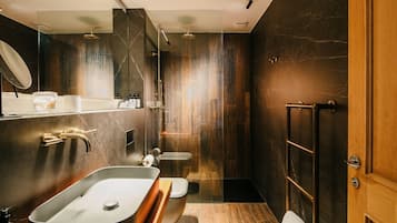 Kamar Double Superior, pemandangan kebun (Oak) | Kamar mandi | Pengering rambut, handuk, sabun, dan sampo