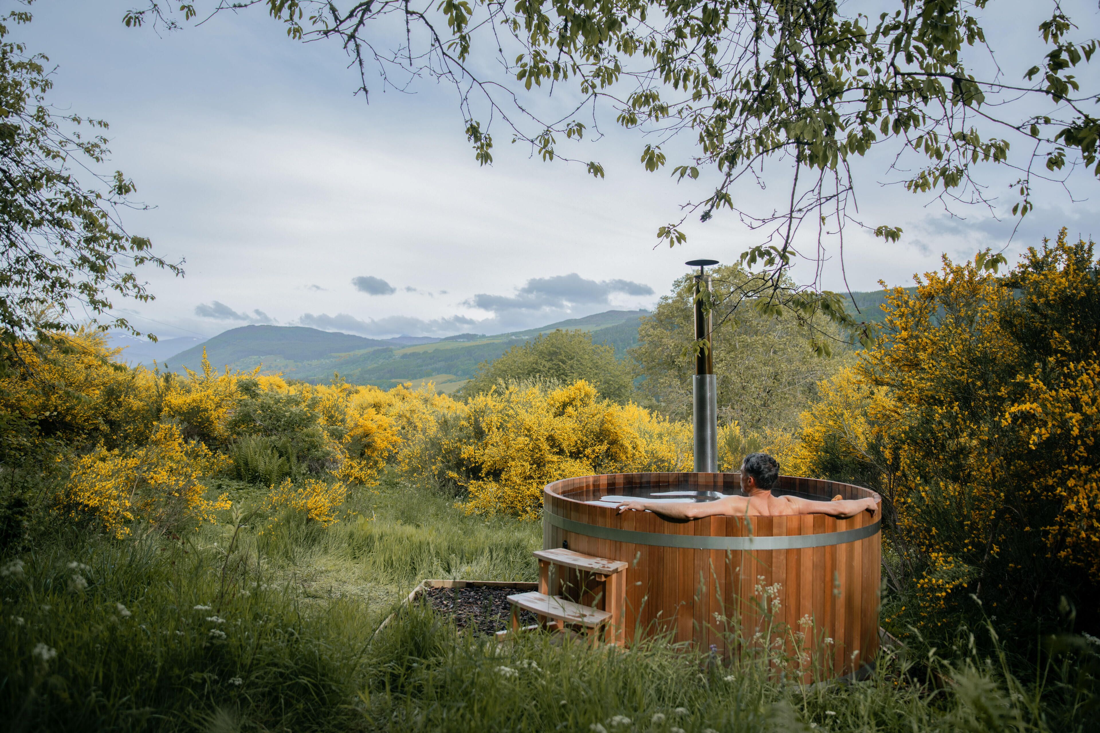 Outdoor spa tub