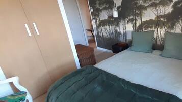 Iron/ironing board, WiFi, bed sheets