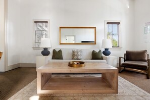 TV - Harleston House | Sleeps 16 | Whole House Rental (Charleston)