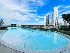 Outdoor pool - Cozy 1-bedroom condo at BTS Wutthakat, Talat phlu, icon siam,sathorn,Bangkok  (Krung Thep Maha Nakhon)