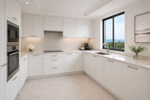 Standard Room | Private kitchen - Dovelyn Grand Hotel (Toronto)