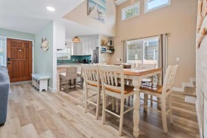 Dining - Crescent Beach Coastal Home/ Walk to Ocean (North Myrtle Beach)