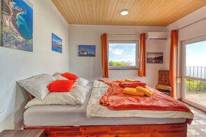 Room - Hotel Rural Los Piratas Roque 6 – sea views, pool, terrace in Tijarafe (Tijarafe)