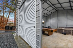 Outdoor dining - Private getaway close to everything for 6-8! (Sevierville)