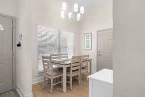 Dining - Harbor Hideaway|Yard + Community Pool, Near Beach (Palm Harbor)