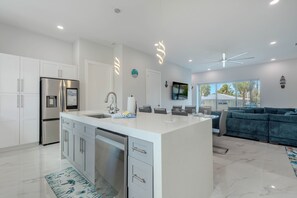 Fridge, microwave, oven, stovetop - 🏊 🏖️ Shore Bet: Luxury 4BR, Private Pool + Short Walk to Fort Myers Beach! (Fort Myers Beach)