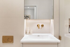 Towels - Luxury Camden Apartment- 2 Bed with Terrace (2) (London)