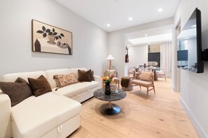 Smart TV - Luxury Camden Apartment- 2 Bed with Terrace (2) (London)