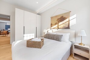 Iron/ironing board, free WiFi, bed sheets - Luxury Camden Apartment- 2 Bed with Terrace (2) (London)