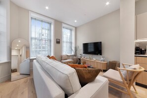 Smart TV - Standard Luxury One Bed Camden Apartment (London)