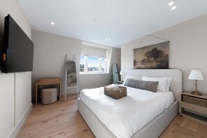 Iron/ironing board, WiFi, bed sheets - Luxury Camden Loft Apartment- 2 bed (7) (London)
