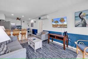 Living area - Ocean Forest Villas-Beach-Pools! (Myrtle Beach)