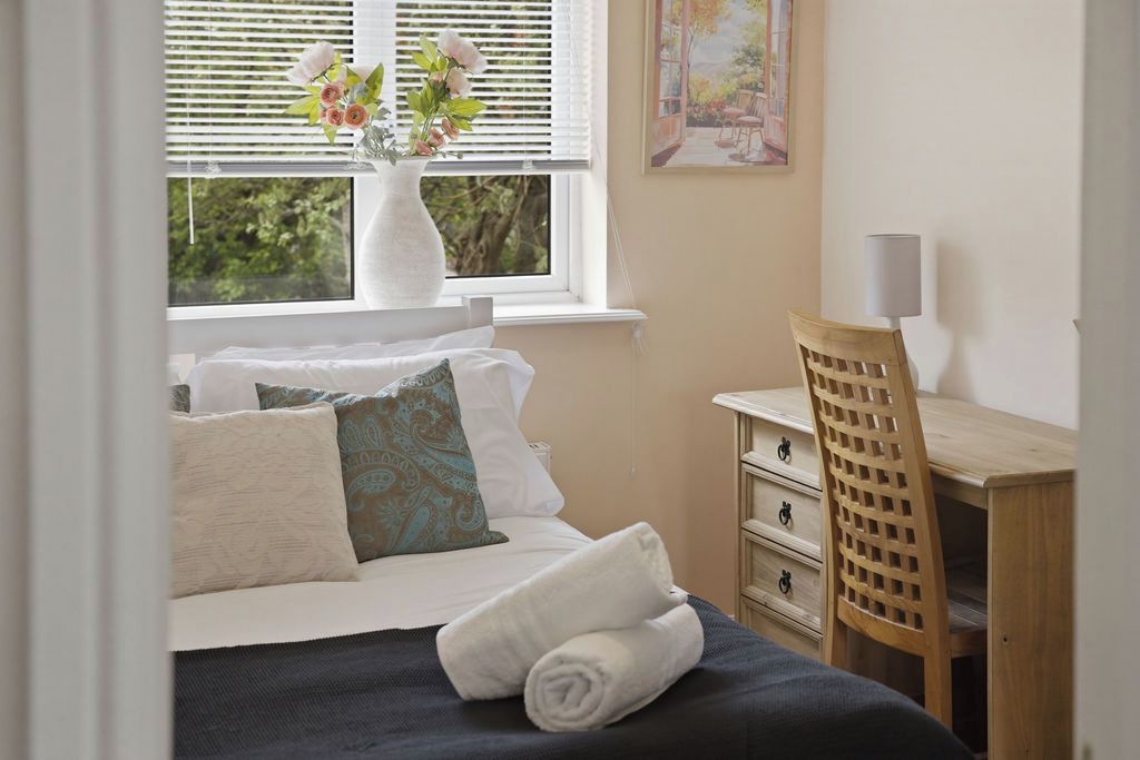 4 bedrooms, desk, iron/ironing board, free WiFi