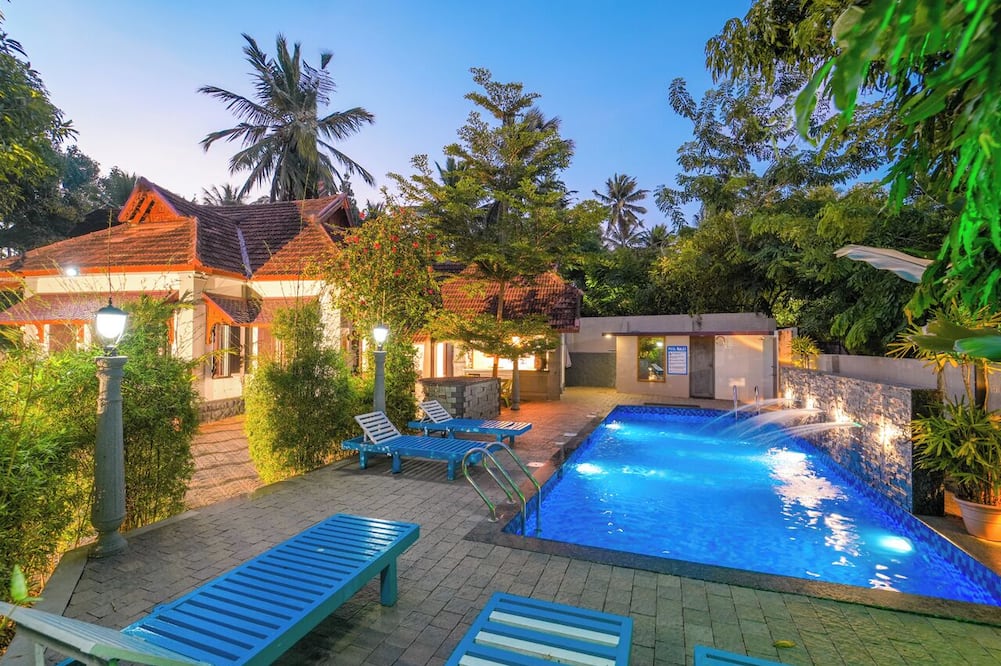 POP Tavern Pool Villa by VOYE HOMES