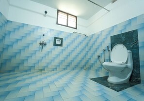 Villa, piscina privada | Baño | Ducha y toallas
