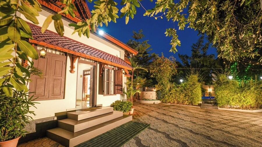 POP Tavern Pool Villa by VOYE HOMES