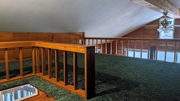 Basic Cabin, Balcony, Lake View | Interior