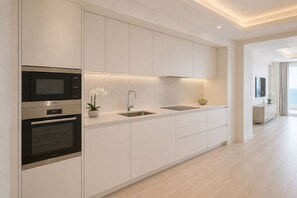 Standard Room | Private kitchen - The Arleon Hotel & Suites (Toronto)