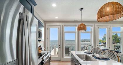 Lakeside Luxe Retreat + Sauna!