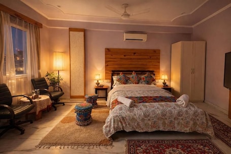In-room safe, soundproofing, free WiFi, wheelchair access. Jaipur The Lodge B&B