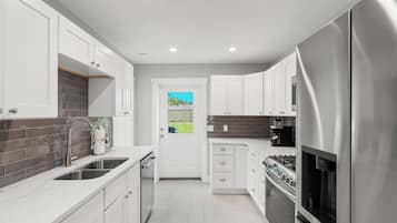 House | Private kitchen | Coffee/tea maker, full-sized fridge, microwave, oven