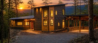 Luxury Treehouse Retreat | Private Trails & Views!