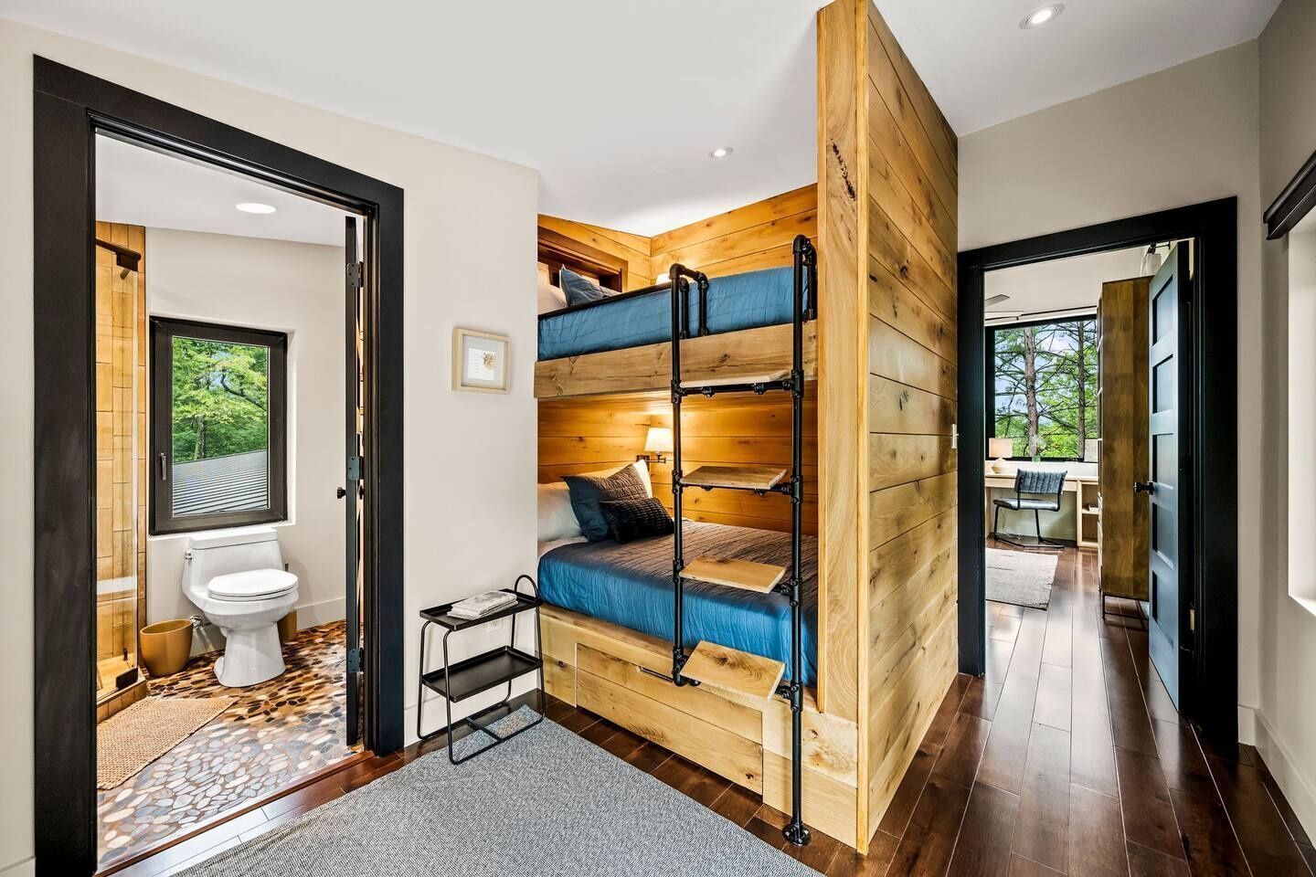 3 chambres, bureau, Wi-Fi, draps fournis