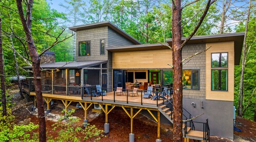 Luxury Treehouse Retreat | Private Trails & Views!