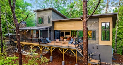 Luxury Treehouse Retreat | Private Trails & Views!
