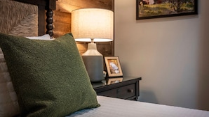 3 bedrooms, desk, iron/ironing board, WiFi
