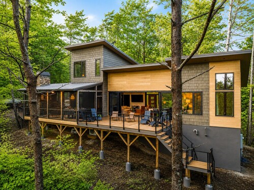 Luxury Treehouse Retreat | Private Trails & Views!