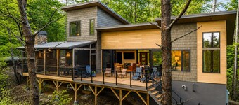 Luxury Treehouse Retreat | Private Trails & Views!