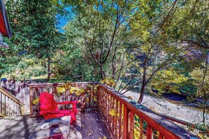 Terrace/patio - Cazadero Dog-Friendly Creekside Cottage in Redwoods (Cazadero)