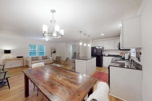 Offices - Sebastopol Newly Built Home on 9 Acres with Deck & Aviary - Close to Town & Grea (Sebastopol)