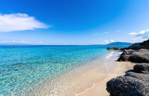 Sun-loungers - Villa Galini - Charming Villa with Sea Views & Large Private Pool near Beach (Lefkada)