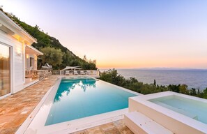 Pool - Villa Galini - Charming Villa with Sea Views & Large Private Pool near Beach (Lefkada)