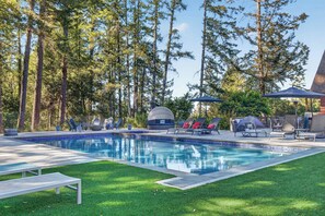 Pool - Sebastopol fun house with pool & spa, dogs welcome (Sebastopol)