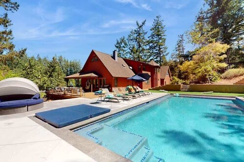 Sebastopol fun house with pool & spa, dogs welcome