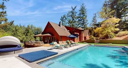 Sebastopol fun house with pool & spa, dogs welcome