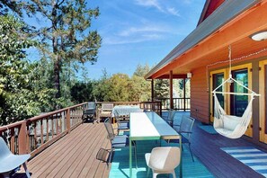 Outdoor dining - Dog-Friendly Sebastopol Pool Home & Spa with Hot Tub (Sebastopol)
