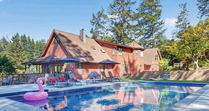 Sebastopol fun house with pool & spa, dogs welcome