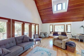 TV, DVD player, table football, stereo - Dog-Friendly Sebastopol Pool Home & Spa with Hot Tub (Sebastopol)